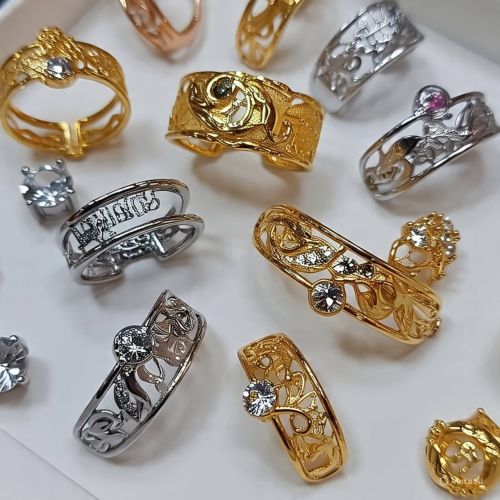 Polished Ladies Designer Imitation Ring, Color : Silver & Golden