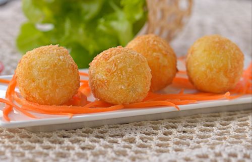 Frozen Paneer Cheese Jalapeno Balls, Color : Golden Brown