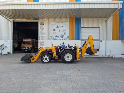 Tractor loader, Packaging Type : Yello