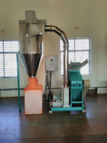 Ang Chilli Grinding Machine, Voltage : 415 V for Commercial