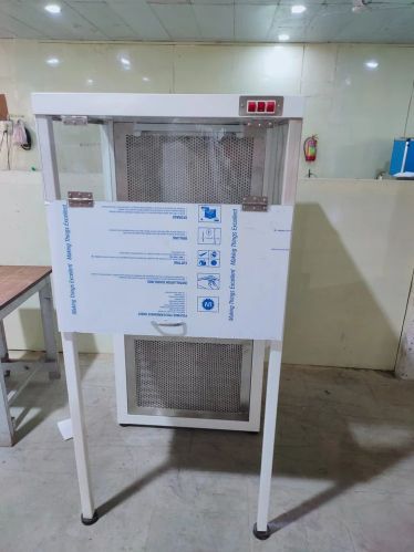 Laminar Air Flow Workstation with SS Legs