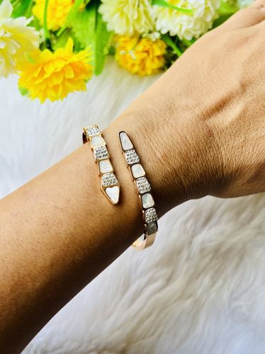 Fusion Beads 18K Gold Pleated Kada