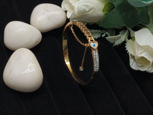 NIPSTec Non Polished Alloy Heartstring Charm Bracelet, Color : Gold