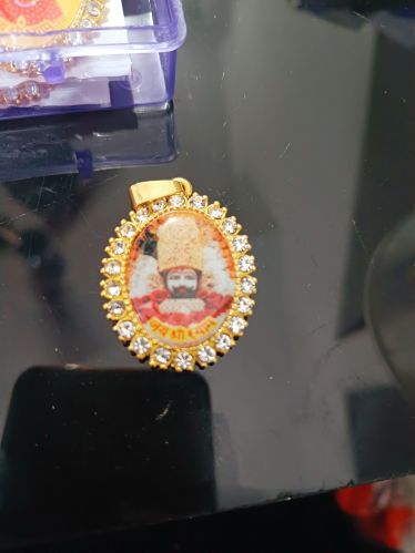 Metal Alloy Khatu Shyam Ji Locket, Color : Gold Red