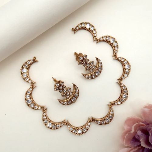 Women Victorian Polish White Stone Chaand Necklace Set