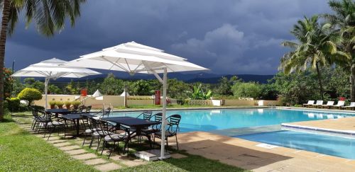 High Quality Frame Fabric Three Decker Side Pole Garden Umbrella