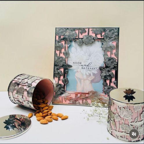 Metal Polished Silver Plated Photo Frame, Frame Shape : Rectangular