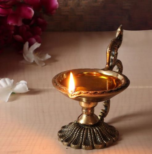 Polished Brass Diya In Curved Handle, Color : Antique Golden