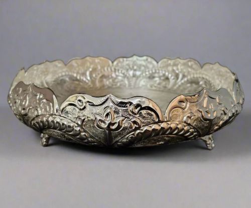 Polished Home Decor International Metal Urli