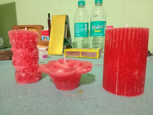 Plain Glossy Paraffin Wax Candles, Color : Red For Decoration