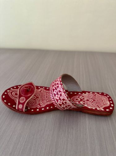 Leather Printed Maroon Patti Art Ladies Kolhapuri Slipper