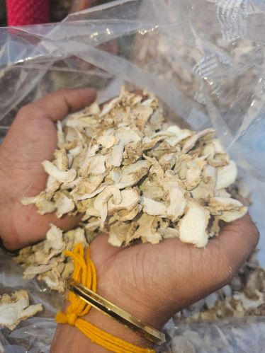 Dehydrated Ginger Flakes, Color : Brown, Packaging Size : 25kg