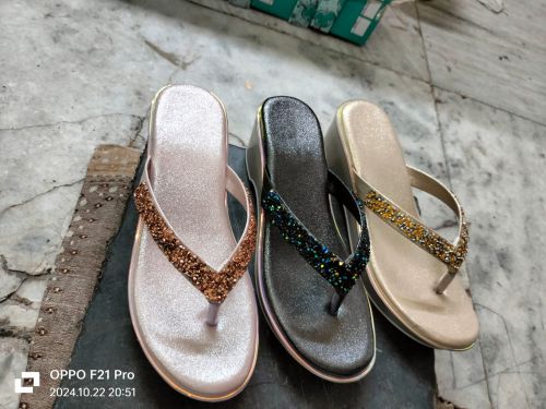 Rubber Sole V Shape Glitter Strap Ladies Slipper for Casual Wear