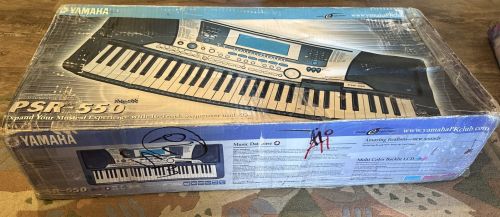 Plastic Yamaha psr-550 Portatone Electric Keyboard for Music Use