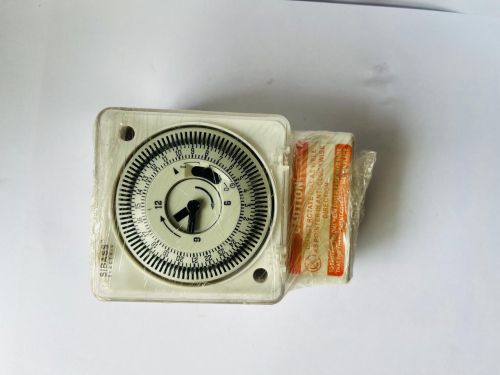 Plastic 24 Hour Analog Timer Switch, Packaging Type : Box