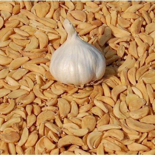 Natural Dry Brown Garlic Flakes, Packaging Type : Plastic Bag