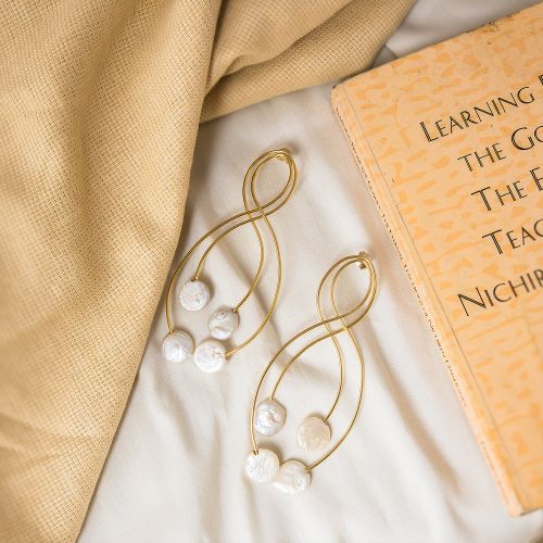 Polished Mop Brass Drop Earrings, Color : Golden Antique