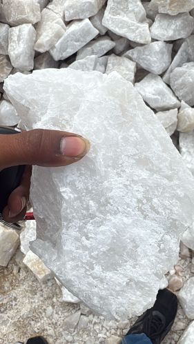 Semi Glossy Quartz Lumps, Color : White, Form : Solid