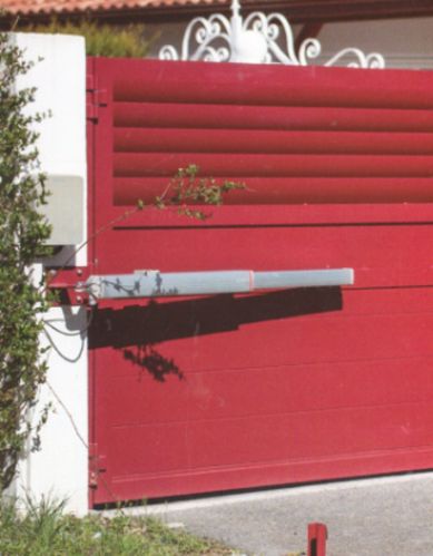 Polished Stainless Steel Swing Gate, Color : Red