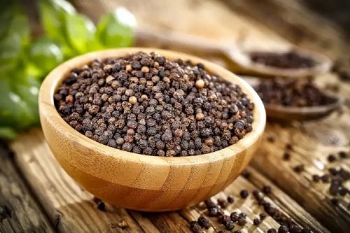 Raw Kuttanadan Black Pepper Seeds 4 To 9mm, Purity : 100%