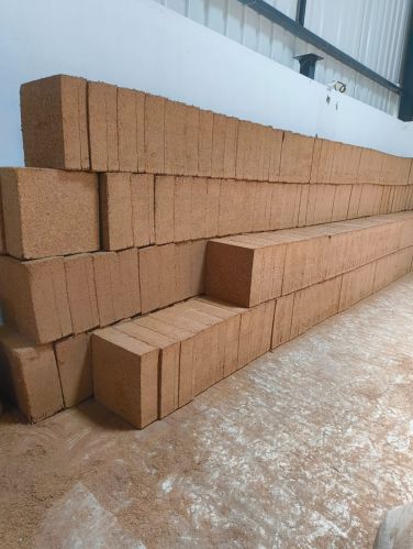 Coconut Husk Coir Pith Block 30%, Packaging Type : Pallet