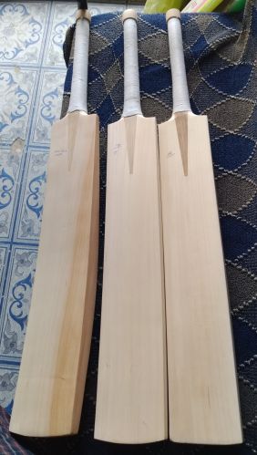 Wooden Cricket Bat, Willow Type : Kashmir (Indian) Willow