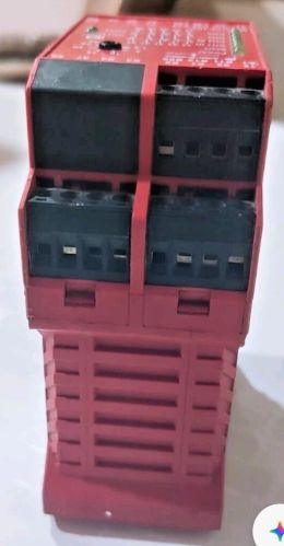 Allen Bradley 440R M23092 MSR138 1DP Safety Relay