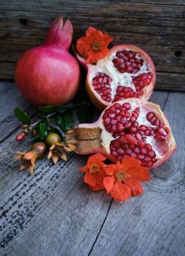 Pomegranate, Color : Red, Taste : Sweet Tangy