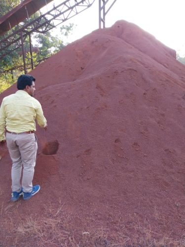 Iron Ore, Color : Red for Industrial Use
