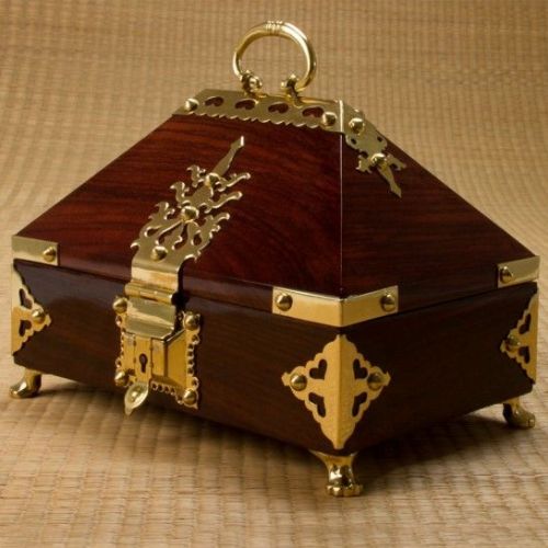Designer Wooden Trunk, Color : Brown, Golden for Storage