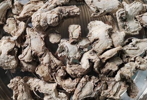 Natural Dried Ginger Flakes, Packaging Size : 20kg for Cooking
