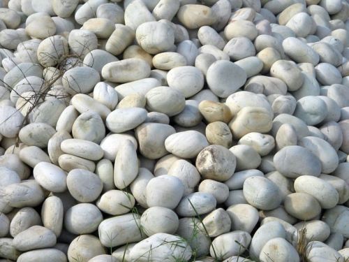 White Natural River Pebbles for Landscaping Decor