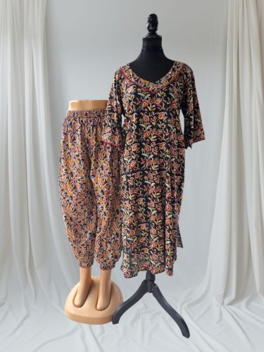 Printed Cotton Ladies Kurti Set for Casual Or Semi-formal Wear.