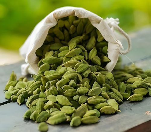 Green Cardamom, Packaging Size : 25-50kg Food Grade