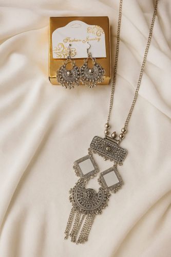Metal Alloy Silver Plated Necklace Set Versatile for Casual Or Formal