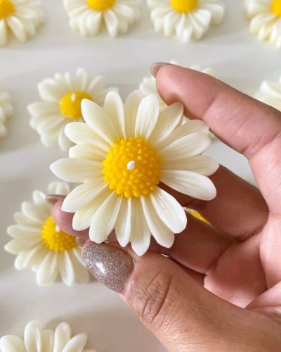 Beeswax Golden Daisy Candle, Color : Yellow