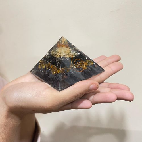Polished Crystal Triple Protection Pyramid, Color : Black