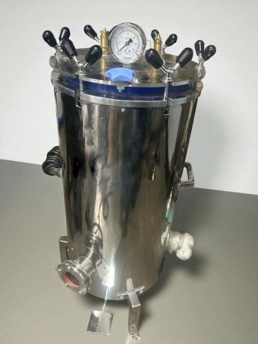Vertical Autoclave Sterilizer, Brand Name : Rosco