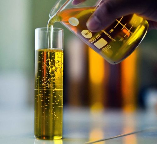 Refined Base Oil, Color : Light Yellow, Form : Liquid