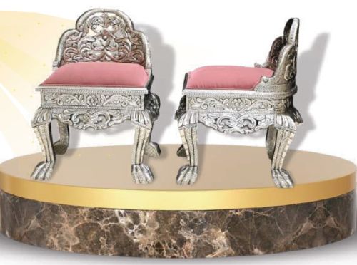 Polished Classic Wedding Carved Wooden Chair for Gifting