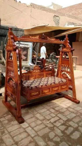 Polished Wooden Swing Chair, Brand Name : Amber