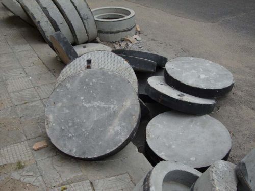 Concrete Manhole Cover, For Construction, Feature : Highly Durable, Perfect Shape, Rust Resistance