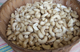 Raw Cashew Nuts Foreign matter : 1% max