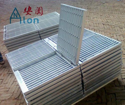 Steel grating