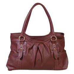 Polished Ladies Leather Handbags, For Formal Wear, Party Wear, Style : Modern