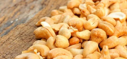 Cashew nuts, Packaging Type : Vacuum-sealed