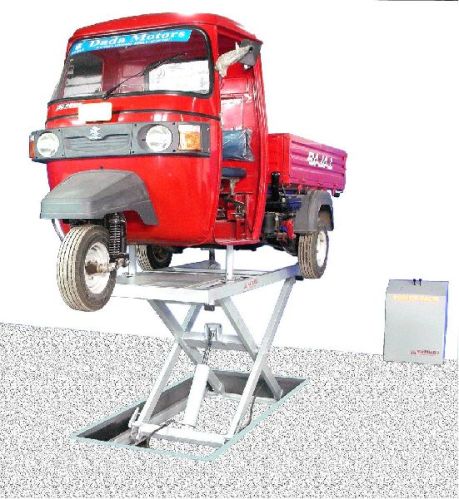 3 Wheeler Service Lift