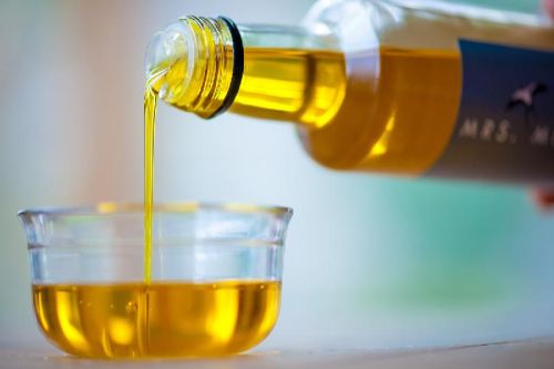 Rapeseed oil, Health Benefits : Lowers Cholesterol