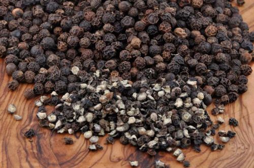 Raw Common Black Pepper Seeds, For Cooking, Packaging Type : Gunny Bag, Jute Bag, Plastic Pouch, Poly Bag