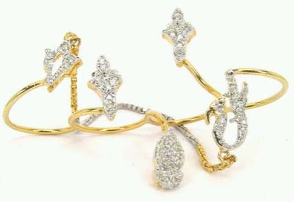 Bracelet With 5 Finger Rings